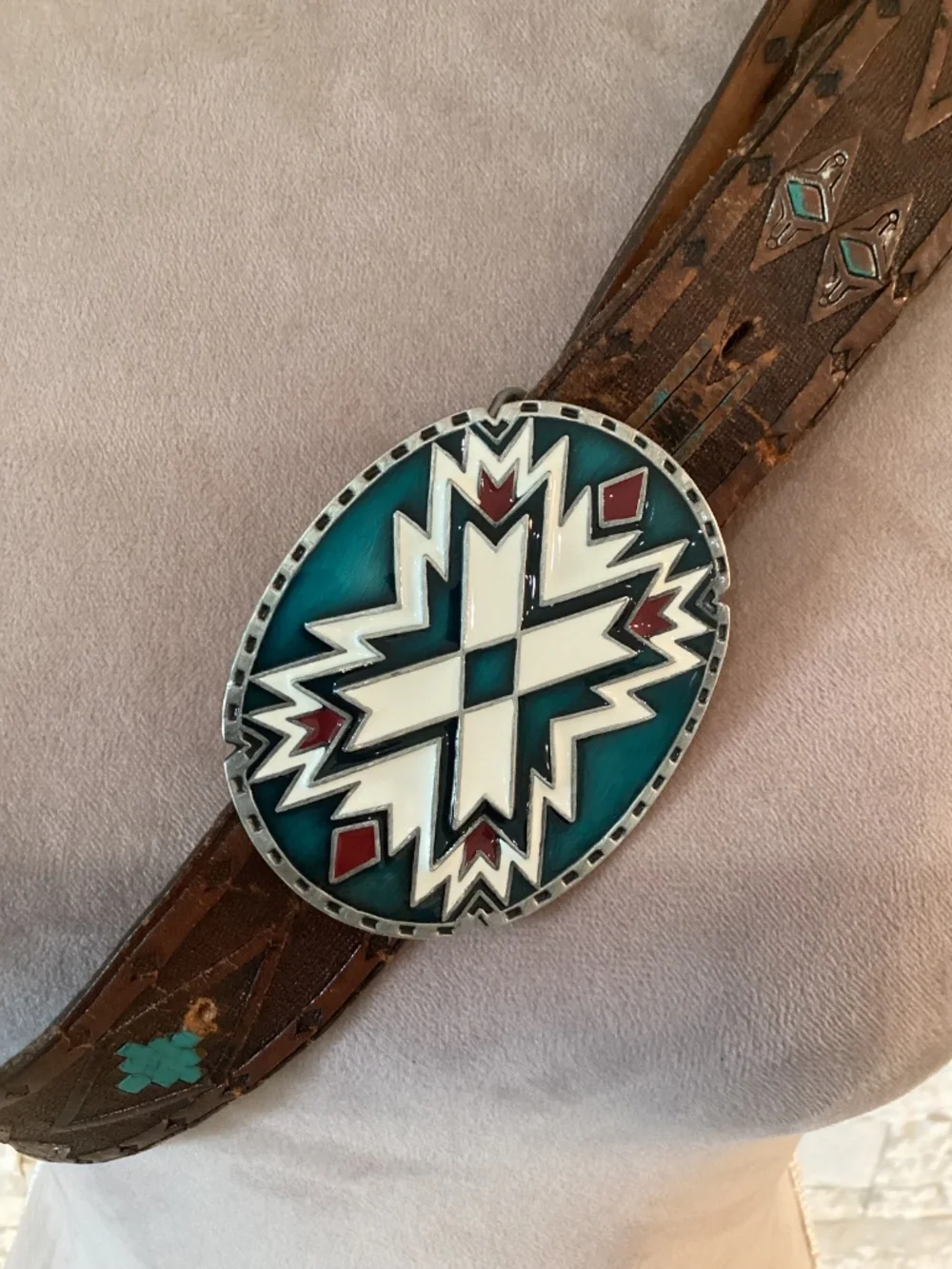 Vintage Siskiyou Buckle Co. enameled belt buckle paired with tooled leather belt